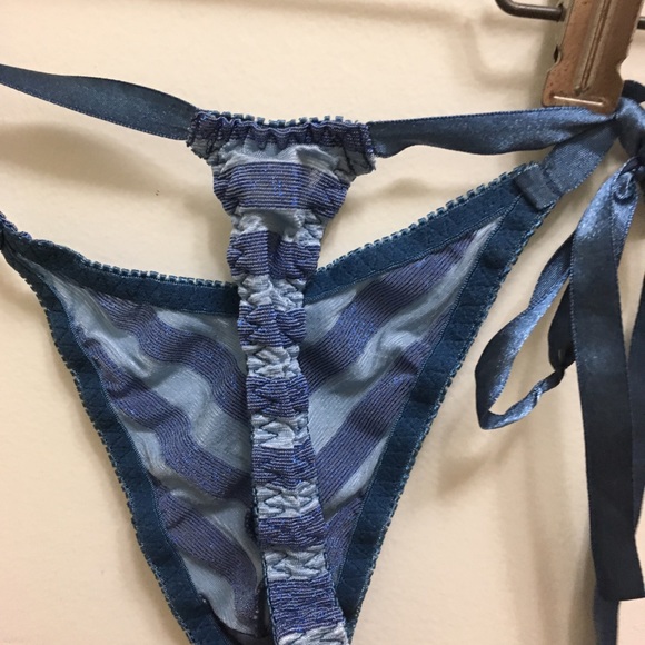 Sexy pin-up thong with side ties - Picture 4 of 6